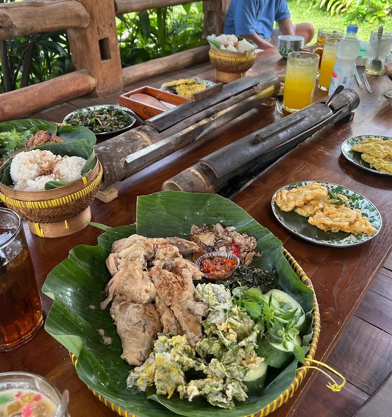 pemandang sekilas masakan kandang ingkung semarang
